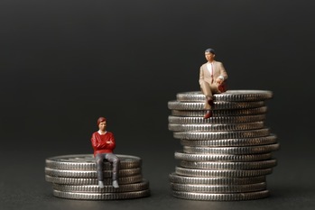 世代間の賃金格差が縮小した背景