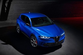 アルファロメオがSUVモデル第2弾「トナーレ」を初公開