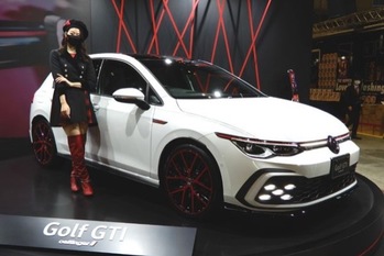 フォルクスワーゲンがオートサロンで新型ゴルフGTIのドレスアップモデルを披露
