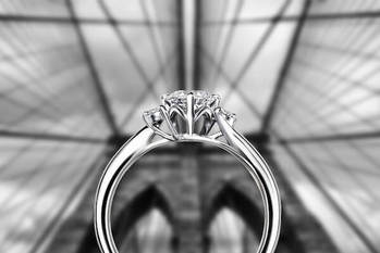 ジュエリーブランドを展開するプリモグローバルHDが新規上場　初値は公開価格を6.4％下回る2013円