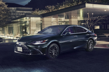 レクサスESがマイナーチェンジ。合わせて特別仕様車「Graceful Escort」を発売