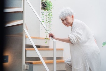 シニア期の体力低下の現実。目を背けず、お金に働いてもらう習慣をつけよう