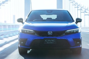 新型ホンダ・シビックのハイブリッドモデル「シビックe:HEV」が販売開始。