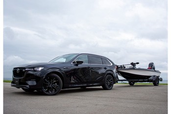 【新車NEWS】マツダCX-80のコンセプトは「優雅で心豊かなドライビングSUV」 純正トレーラーヒッチのこだわりに脱帽！