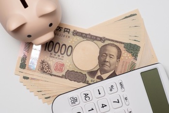 毎月10万円の貯金をしている人の割合は？達成するための基本原則と資産形成術