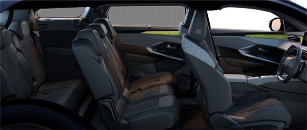 プジョーの3列シート7名乗りSUVの新型5008ハイブリッドが日本デビュー