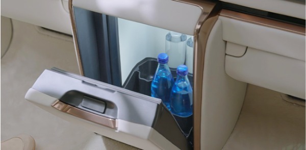 レクサスの新世代ラグジュアリームーバー「LM」が利便性と静粛性を高める一部改良を実施