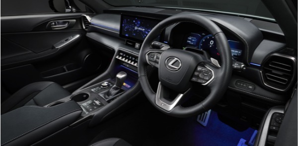 スポーティな内外装デザインと走る楽しさを熟成した進化版レクサスISが発売。特別仕様車の“F SPORT Mode Black Ⅴ”も登場