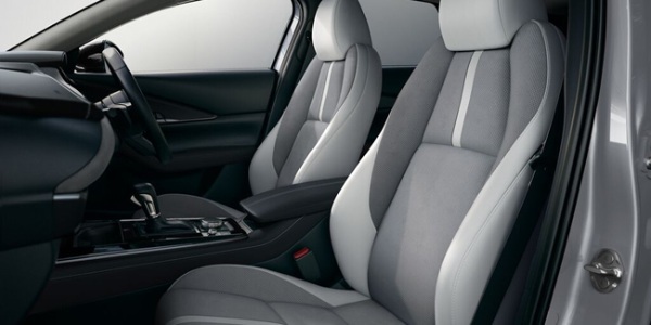 マツダ3とCX-30が商品改良。新パワートレインとして「e-SKYACTIV G 2.5」を追加。CX-30には特別仕様車「Air Edition」を新設定