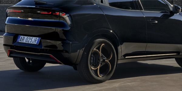 アルファロメオ・ジュニアの新ラグジュアリーグレード「インテンサ」が日本発売