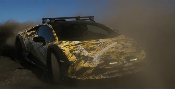 「オールテレーン・スーパースポーツカー」を謳うランボルギーニ・ウラカンのオフロード志向モデルが11月30日のアンベールを予告