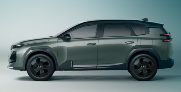 シトロエンの新世代フラッグシップモデルの新型C5エアクロスが日本デビュー