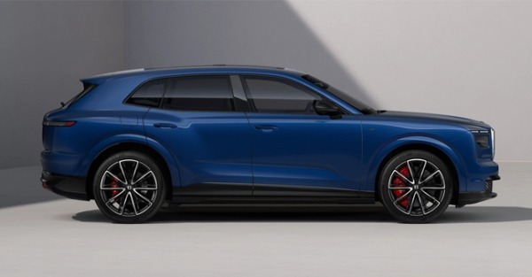 ベントレー初のBEVモデルが「トルカル」の車名を冠して登場。高性能モデルのトルカルSはシステム最高出力653kW（888ps）を発生