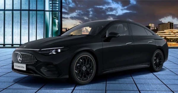メルセデス・ベンツCLA初の電気自動車「with EQ Technology」の日本発表を記念した特別限定車が発売