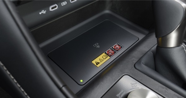 スポーティな内外装デザインと走る楽しさを熟成した進化版レクサスISが発売。特別仕様車の“F SPORT Mode Black Ⅴ”も登場