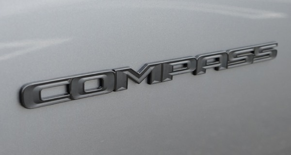 ブラックのアクセントが映えるジープ・コンパスの特別限定モデルが日本上陸