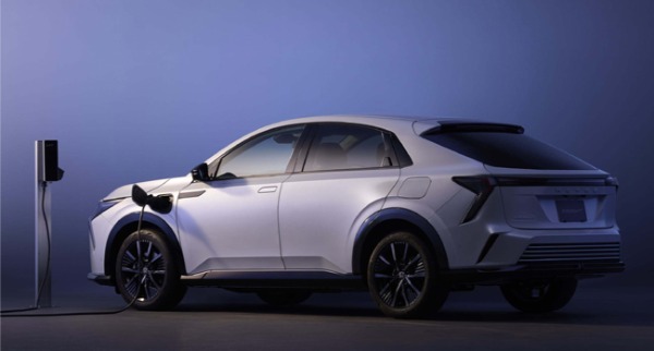 電気自動車のクロスオーバーSUVに変身した新型ホンダ・インサイトの先行情報が公開。発売は今春を予定