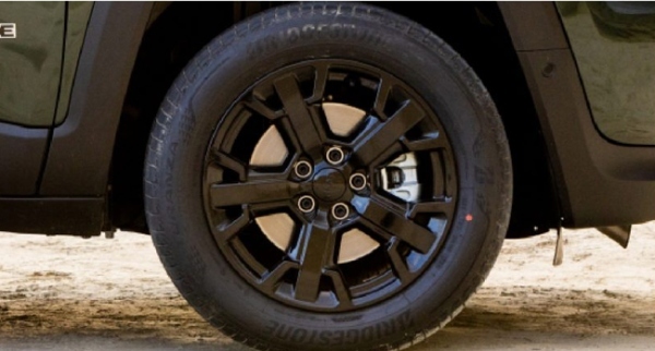 “北極星”の名を冠したジープ・レネゲードe-Hybridの特別限定モデルが日本上陸