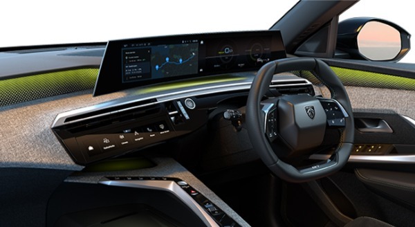 プジョーの3列シート7名乗りSUVの新型5008ハイブリッドが日本デビュー