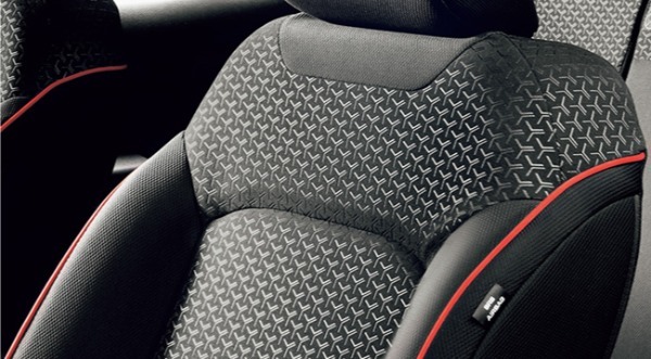 ダイハツ・ロッキーのSUBARU版のレックスに4WDモデルを設定