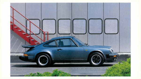 【復刻版カタログ】栄光のネーミング、「カレラ」が復活した最終930ボディ。ポルシェ911の卓越のダイナミズム