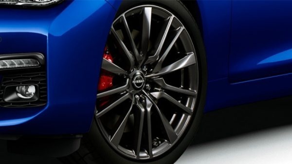 日産スカイラインが仕様変更を実施。合わせて特別限定車「400R Limited」をリリース