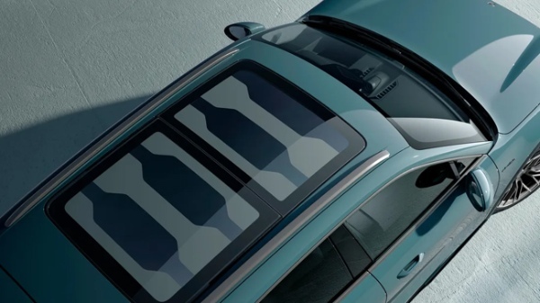 フル電動パワートレインを搭載したBEVモデルのポルシェ・カイエンが日本デビュー