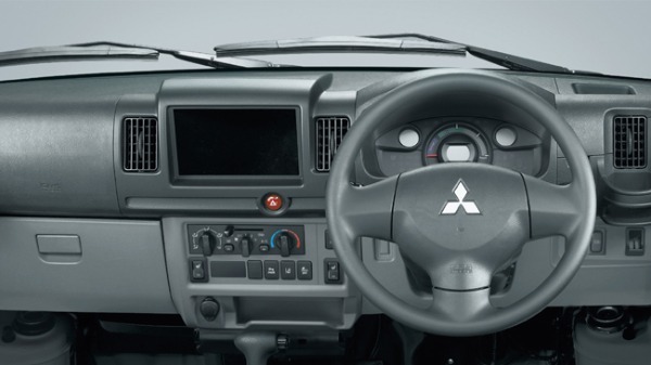 軽商用電気自動車の三菱ミニキャブ・ミーブが大幅改良。電動パワートレインを新世代化して航続距離をアップ。車名は「ミニキャブEV」に刷新