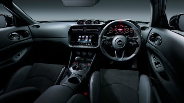 日産がエクストレイルNISMOのパワートレインを搭載した「オーラNISMO RSコンセプト」を東京オートサロン2026で初公開