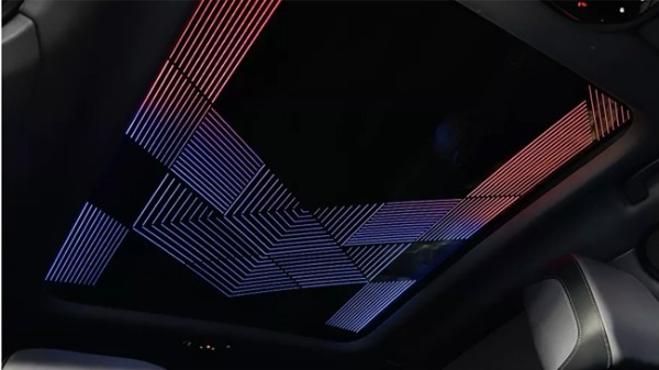 BMW5シリーズのロングホイールベースモデルが日本デビュー。48Vマイルドハイブリッドシステムを採用したガソリン仕様とピュア電気自動車のi5を設定
