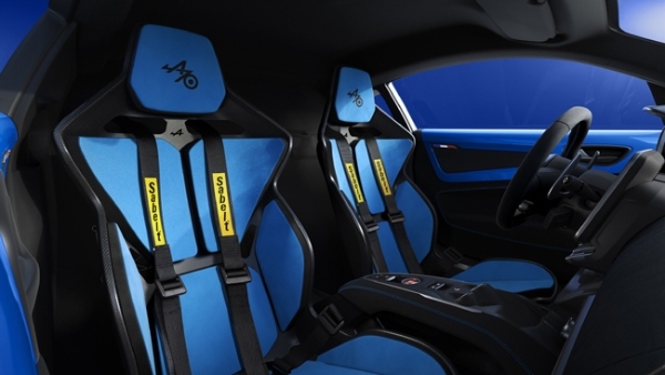 現行アルピーヌA110の最後の日本オリジナル限定車「A110 BLEU ALPINE EDITION」が登場