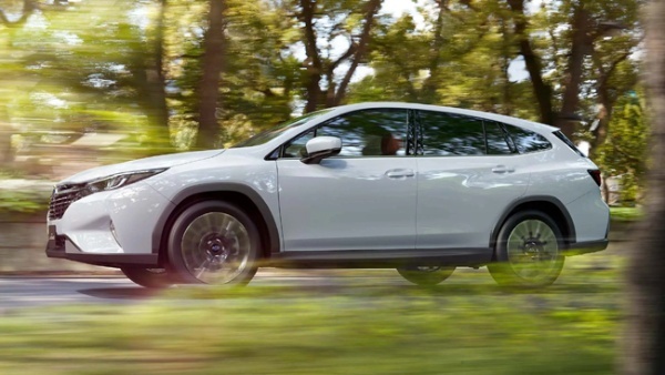 SUBARUレヴォーグのSUVバージョン「レヴォーグ レイバック」が商品改良。ストロングハイブリッドモデルも登場