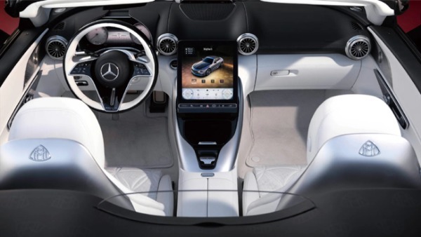 究極の美と心地よさに包まれながらオープンドライブが愉しめるメルセデス・マイバッハのSLモデルが日本で発売