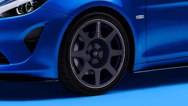 現行アルピーヌA110の最後の日本オリジナル限定車「A110 BLEU ALPINE EDITION」が登場