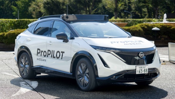 日産が長期ビジョンの発表の場で新型エクストレイル／ローグe-POWERと新型ジュークEVを初公開。新型オフローダーのエクステラと日産車の新しいアイコンとなる新型スカイラインのティザー画像も披露
