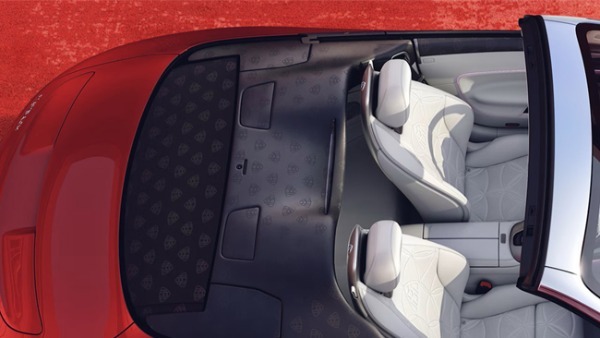 究極の美と心地よさに包まれながらオープンドライブが愉しめるメルセデス・マイバッハのSLモデルが日本で発売