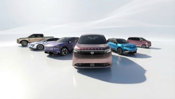 日産が長期ビジョンの発表の場で新型エクストレイル／ローグe-POWERと新型ジュークEVを初公開。新型オフローダーのエクステラと日産車の新しいアイコンとなる新型スカイラインのティザー画像も披露