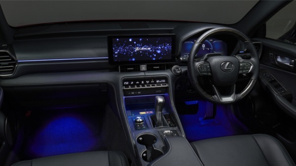 スポーティな内外装デザインと走る楽しさを熟成した進化版レクサスISが発売。特別仕様車の“F SPORT Mode Black Ⅴ”も登場