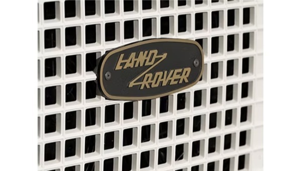 クラシックディフェンダーの日本限定モデル「クラシックディフェンダー・ワークスV8 ムロマチエディション」が登場