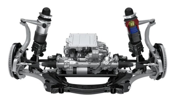 フル電動パワートレインを搭載したBEVモデルのポルシェ・カイエン・クーペが日本デビュー