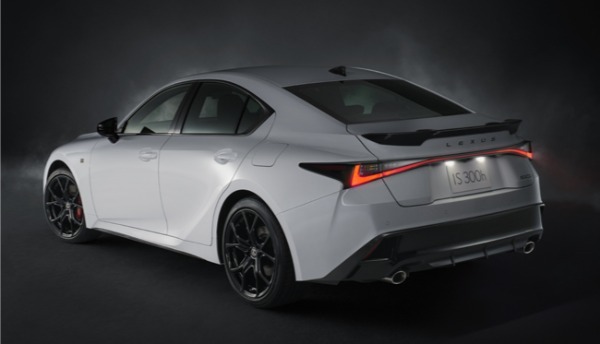 スポーティな内外装デザインと走る楽しさを熟成した進化版レクサスISが発売。特別仕様車の“F SPORT Mode Black Ⅴ”も登場