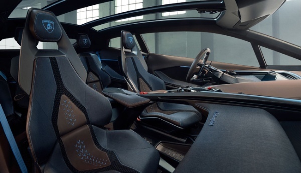 ランボルギーニの電動GTカーのコンセプトモデル「ランザドール」が初公開