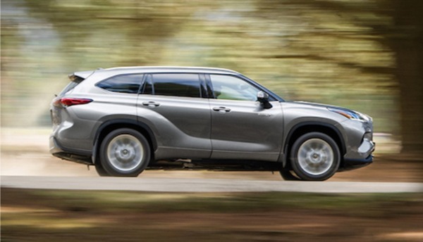 トヨタの米国産3列シートミッドサイズSUV「ハイランダー」が日本全国展開で発売