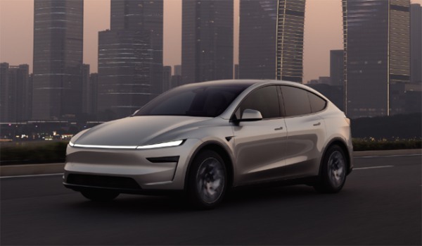 テスラ モデルYの3列シート仕様が日本上陸。車両価格は749万円～に設定