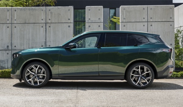 第5世代の新型BMWが本年8月に生産開始。パワートレインには48Vマイルドハイブリッド技術を採用したガソリンおよびディーゼルモデル、プラグインハイブリッドモデル、BEVモデルを設定