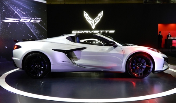 GMが東京オートサロン2026でシボレー・コルベットZ06の改良モデルを日本初公開