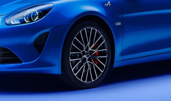 現行アルピーヌA110の最後の日本オリジナル限定車「A110 BLEU ALPINE EDITION」が登場