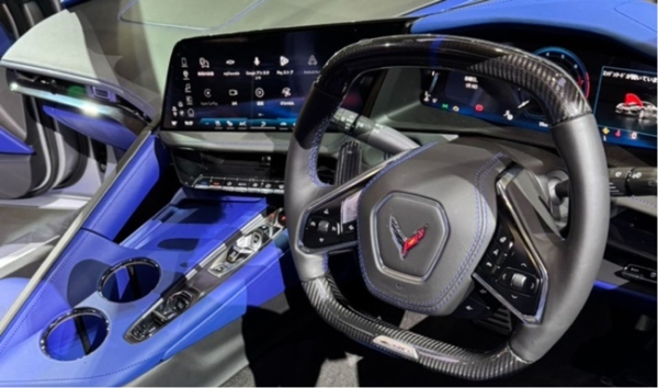 GMが東京オートサロン2026でシボレー・コルベットZ06の改良モデルを日本初公開