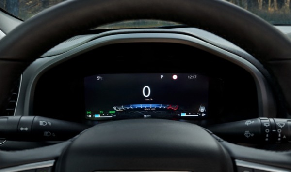 Jeepブランド初のマイルドハイブリッドモデル「レネゲードe-Hybrid」が日本デビュー