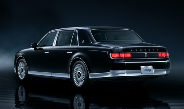 王道を行くトヨタ・センチュリーのセダンが機能装備をアップデート